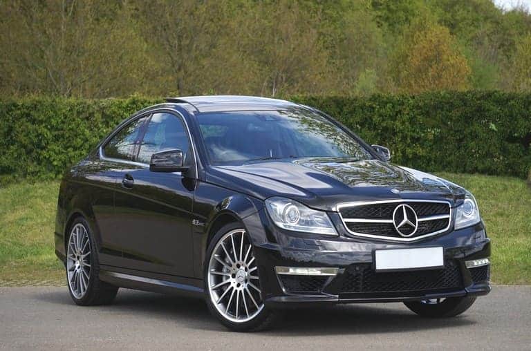 type mobil mercedes benz warna hitam