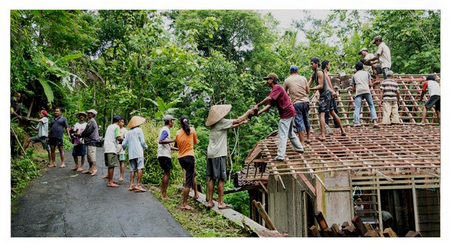 1. Semangat Hidup Bergotong Royong